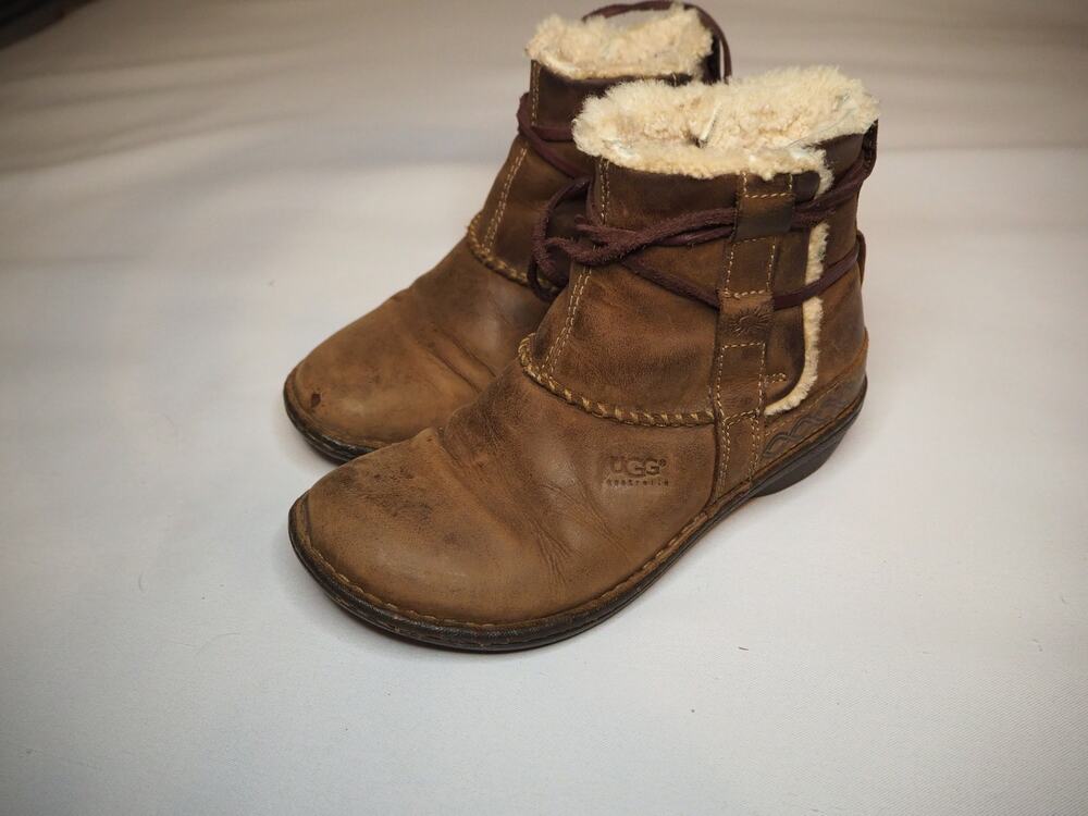 UGG Australia Sz 6 Brown Shearling Lace Up Ankle Boots Leather Winter Comfort
